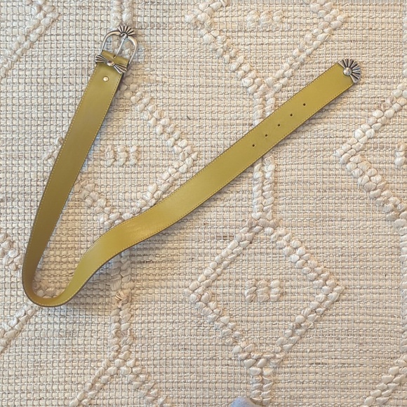 Vintage Leather Belt | Mustard Yellow Silver Hardware - Picture 4 of 4